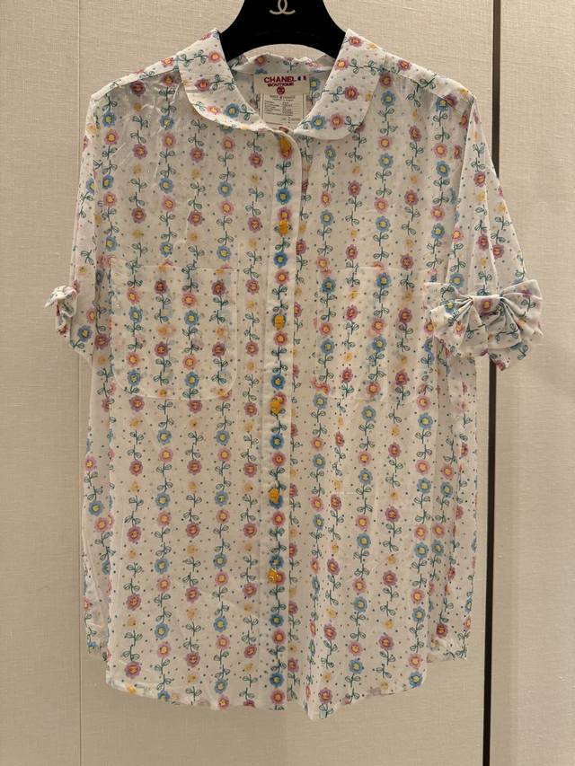 Cc Chane's new small floral short-sleeved shirt with fresh prints and full-body