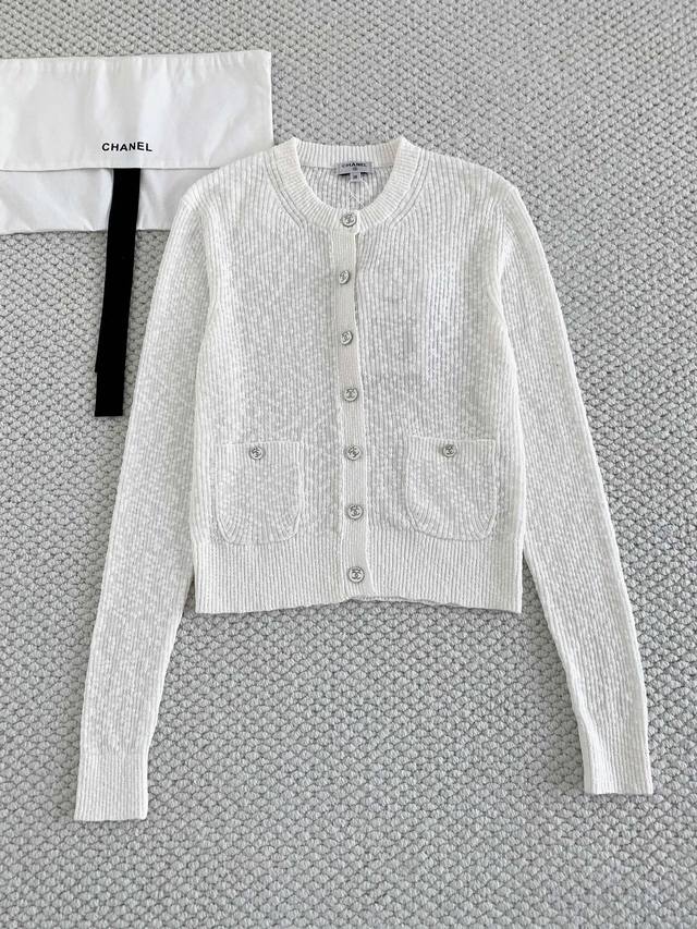 2025 new Xiaoxiang beach series grain texture long sleeve round neck knitted car