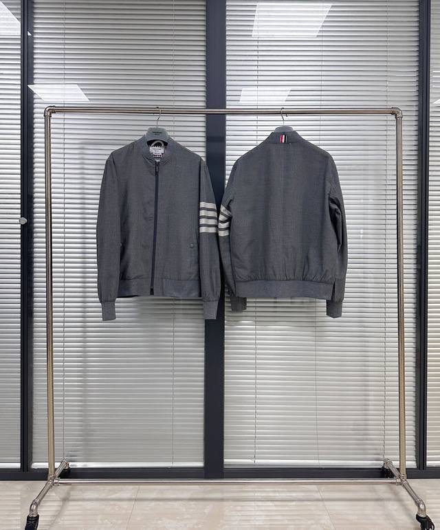 Jacket: This baseball collared jacket is made of 100% Baslan wool with yarn-dyed