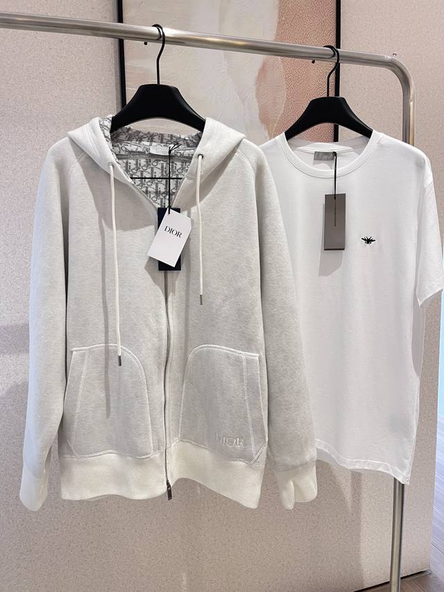 New Arrival! Dio* Monogram Logo Double-Sided Cashmere Zipper Cardigan is a must-
