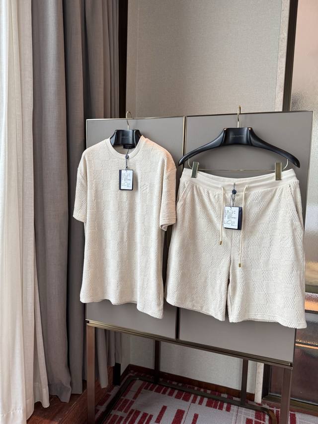 New arrival! Louis V* 25's new autumn checkerboard towel short-sleeved shirt! 28