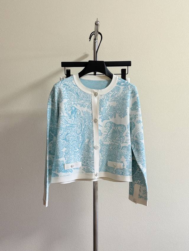 Dio Early Autumn Animal Print Cardigan Classic color water blue hue is very plea