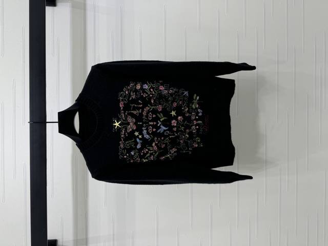 New, original, high-quality Dio* 2025 Early Fall collection! Round-neck embroide