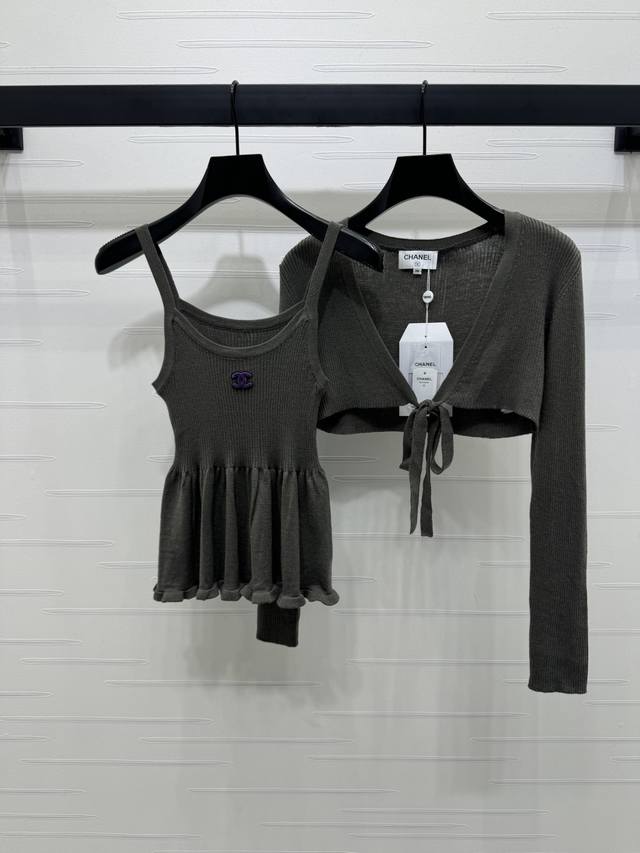 New arrival, original, high-quality Chane* 2025 Early Fall collection! This two-