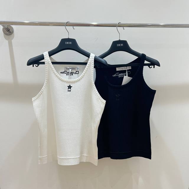your unique charm! Available in three sizes and two colors.
