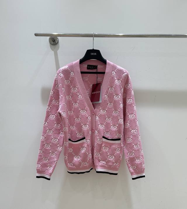 New Gucci jacquard V-neck cardigan in stock, the contrasting color design is uni