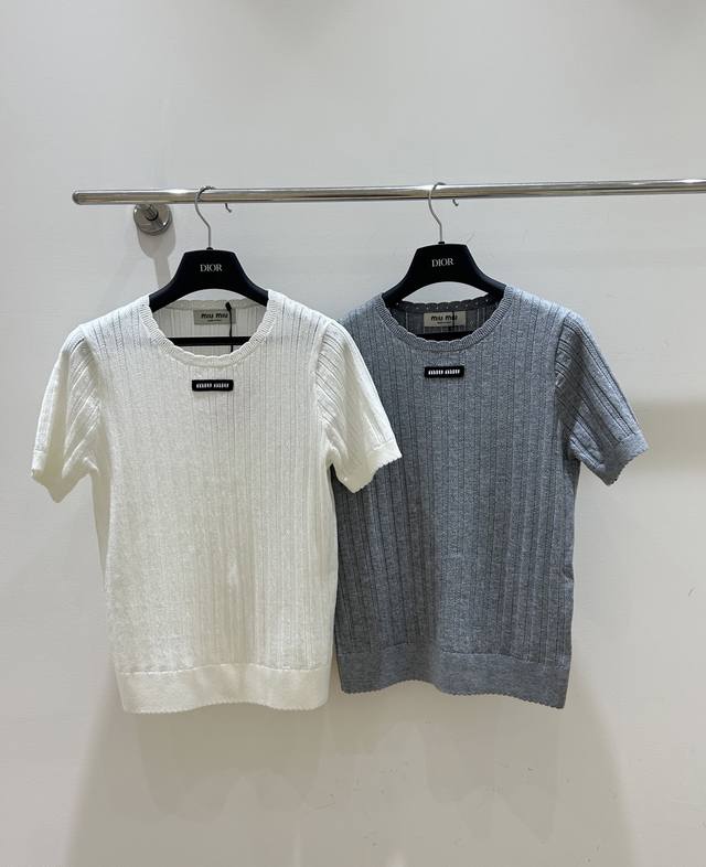 New summer model, simple and clear Miumiu style short-sleeved shirt, letter patc