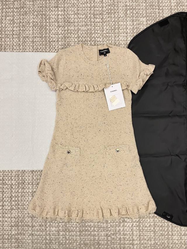 Chan'1 25Ss Early Fall New Arrivals: Retro French-Pleated Ruffle-Hemmed Knit Sho