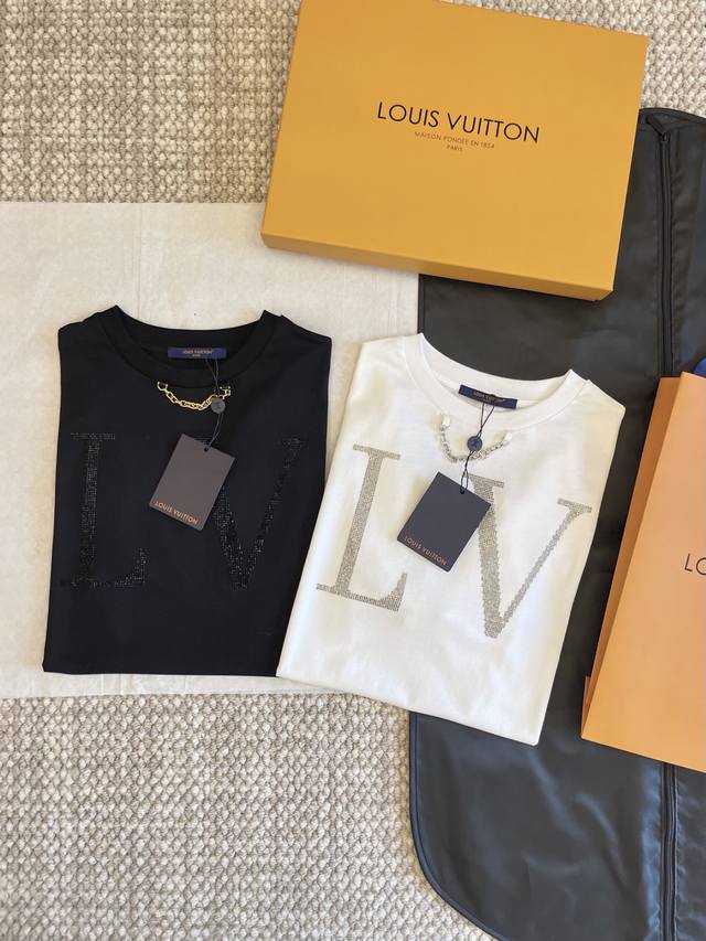 Louis & Vuit'On 25Ss new product launched online. Chest letter hot diamond short