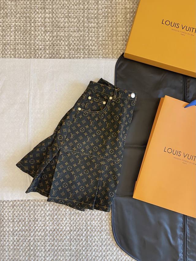 Louis & Vuitt'N 25Ss new arrival! Classic Monogram jacquard denim pleated skirt,