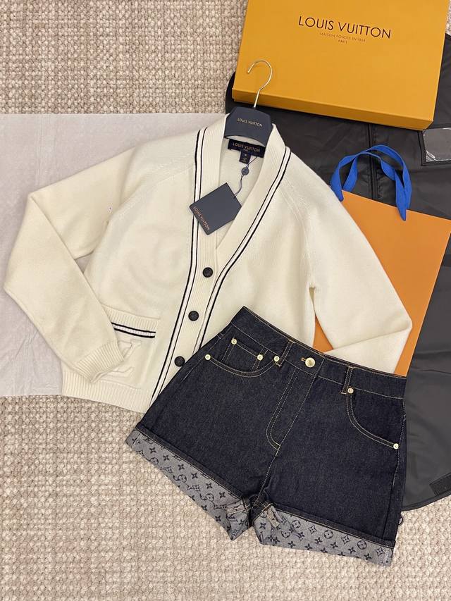 Louis & Vuitt'N 25Ss new arrival! Wide-leg denim shorts with monogrammed hems on