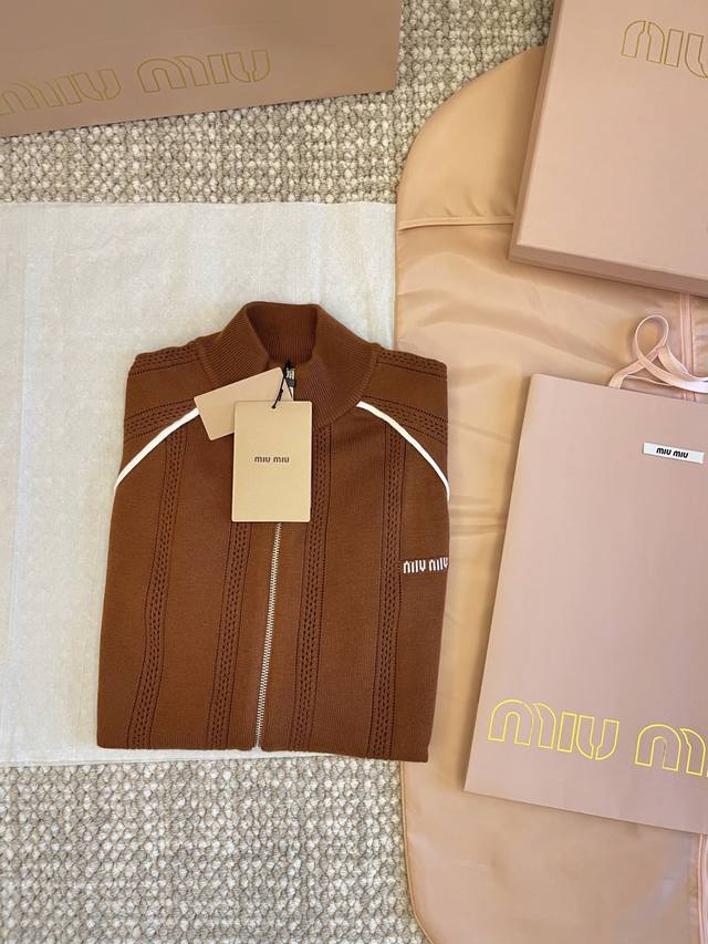 Miumi' 25Ss Early Fall New Arrivals: Retro Mocha Brown Open-Knit Zippered Cardig
