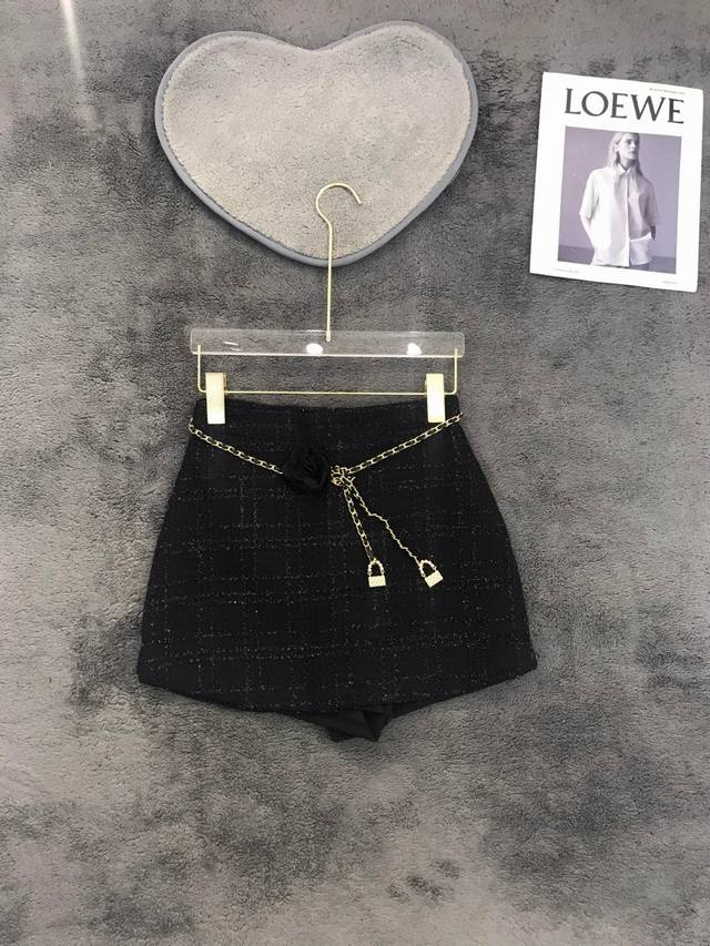 Popular Chanel chain skirt, black and white, SML