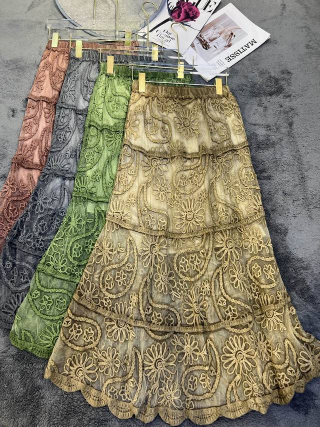 New niche design fancy skirt red. green. gray. khaki Sml