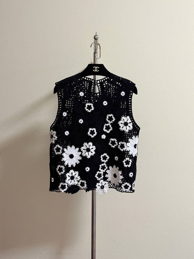 Maje French elegant crocheted vest, super heavy craftsmanship! Full positioning
