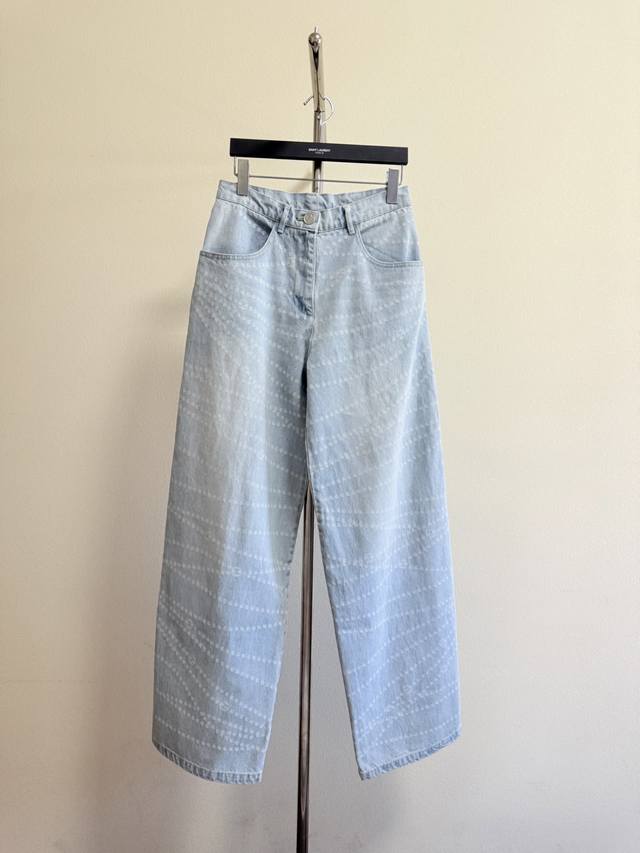 Chanel pearl chain printed wide-leg pants are a hit. The fabric is very comforta