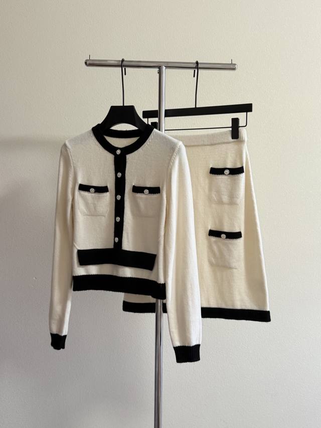 Chanel colorblock knitted skirt show set! A must-have for all fair-skinned beaut
