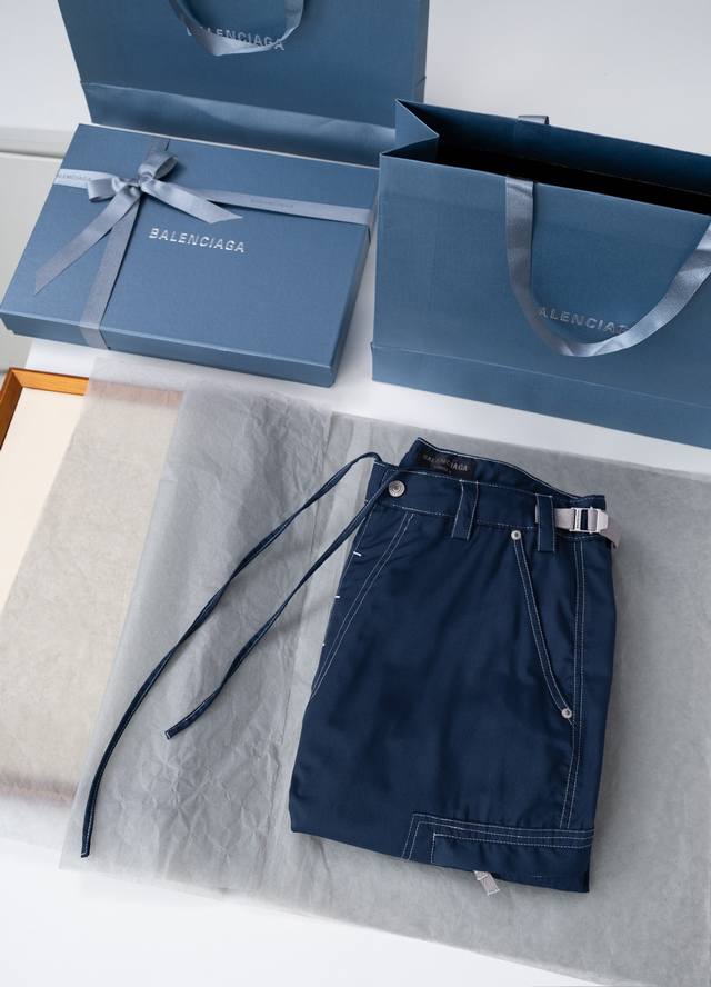 2025 Balen Ciaga Utility Work Pants are very creative pants. The zipper below th