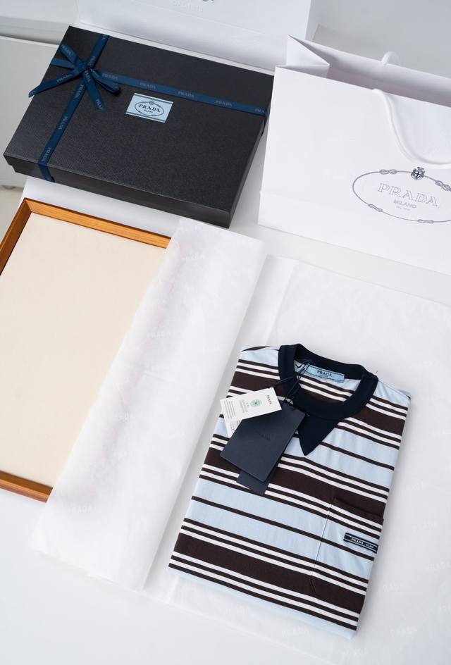 2025Ss Pra*Da striped Lyle cotton T-shirt is made of high cotton fiber, which is