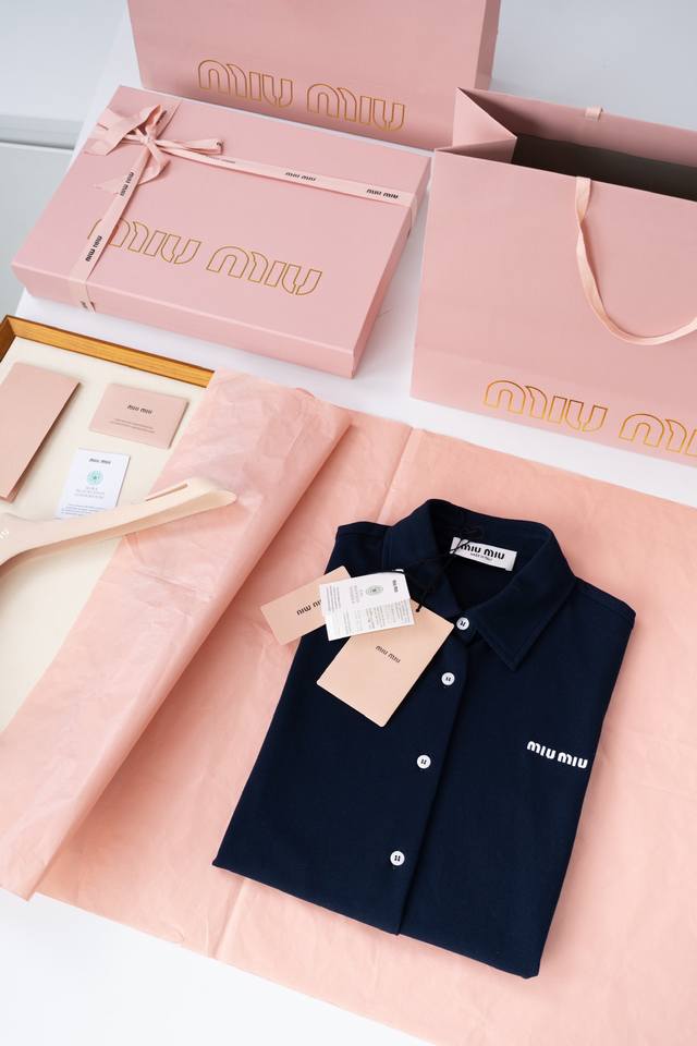 25Ss new Mi Umiu cotton pique mesh shirt. This short-sleeved cardigan has a grea