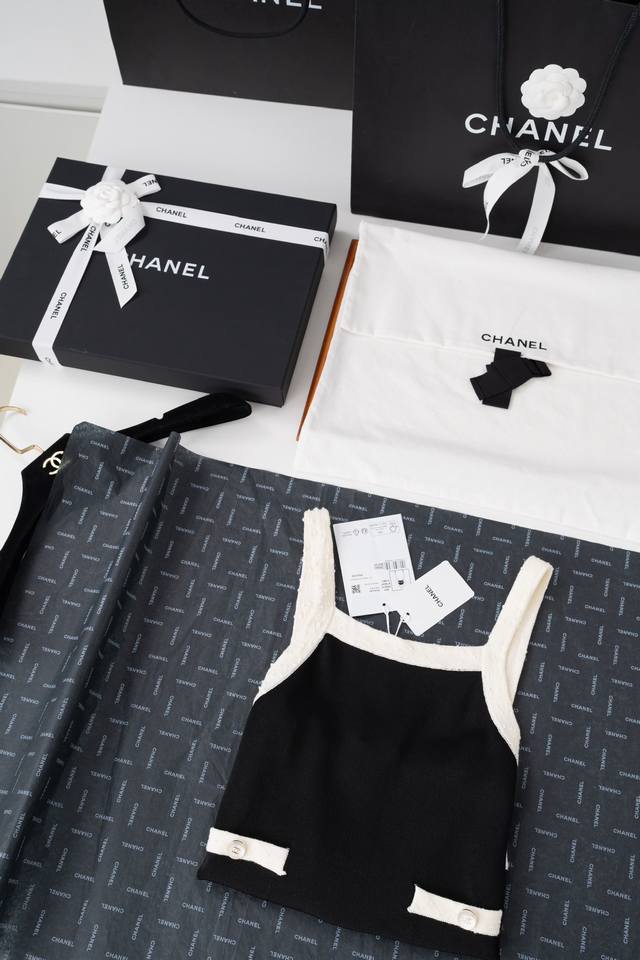 C*Hanel 25 knitted vest minimalist design is easy to fall in love with at first