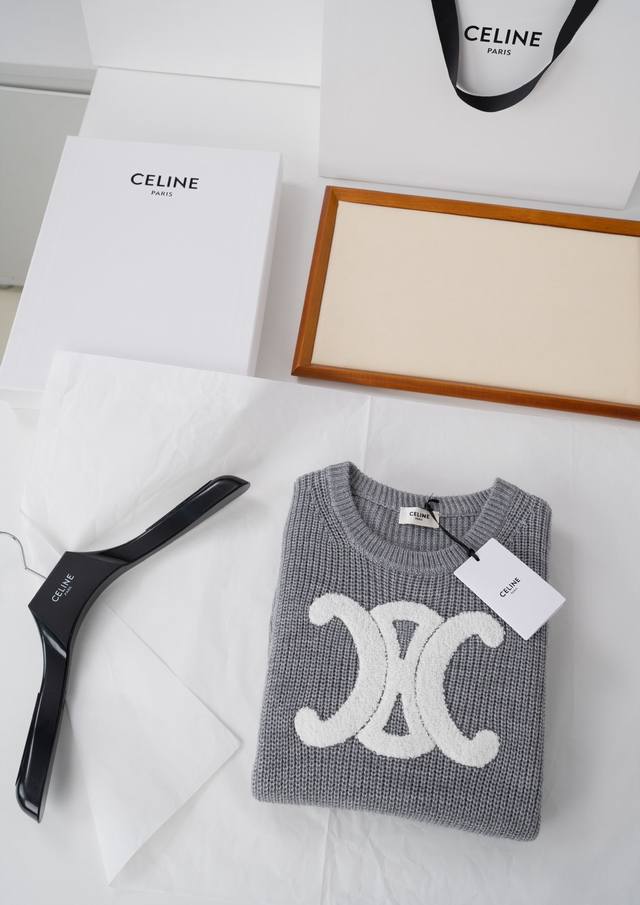 25Ss Ce Line round neck pullover is made of small wool knitting, which is soft a