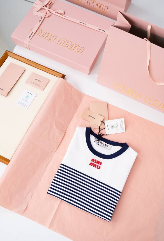 2025A New Product - Mium Iu striped knitted top is made of soft and skin-friendl