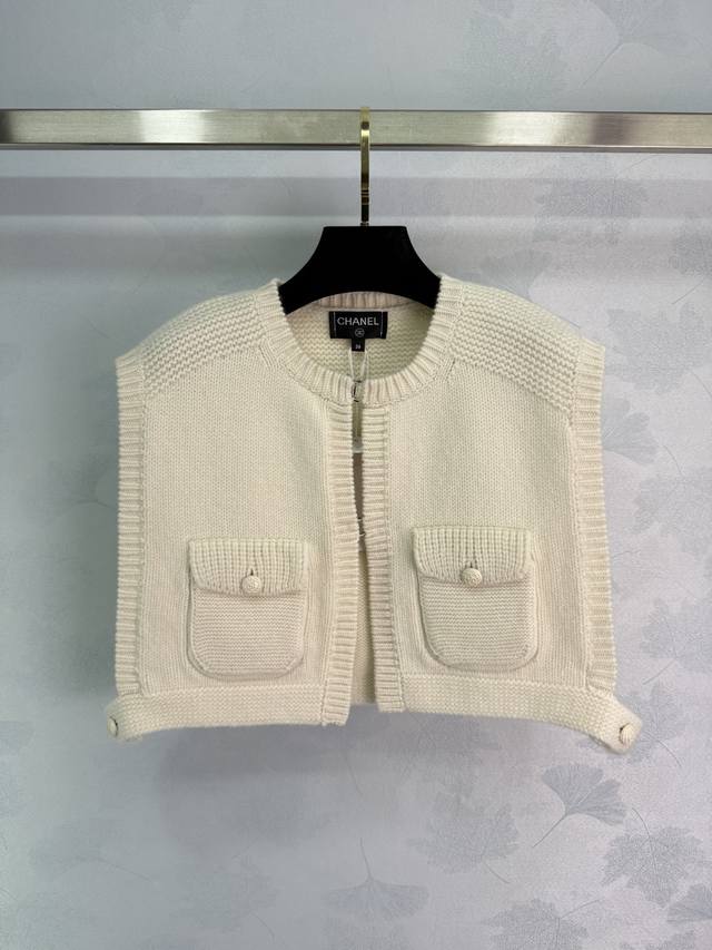 Ch*2025 new chunky crocheted design, cropped, silhouette-inspired knitted vest!
