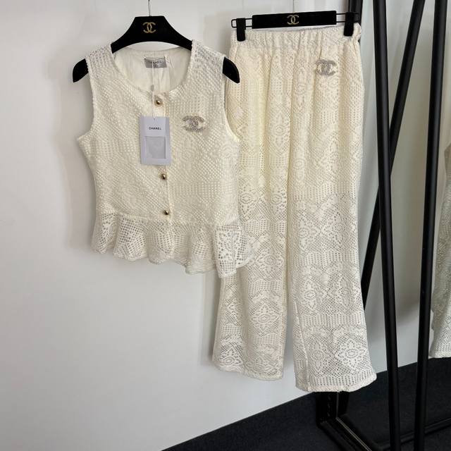 Style No. 20254442 Chane* newest suit, Chanel logo brooch decorated with ruffled