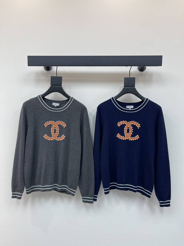 Chane*25 Early Fall new contrasting logo pullover sweater! Crafted from custom w