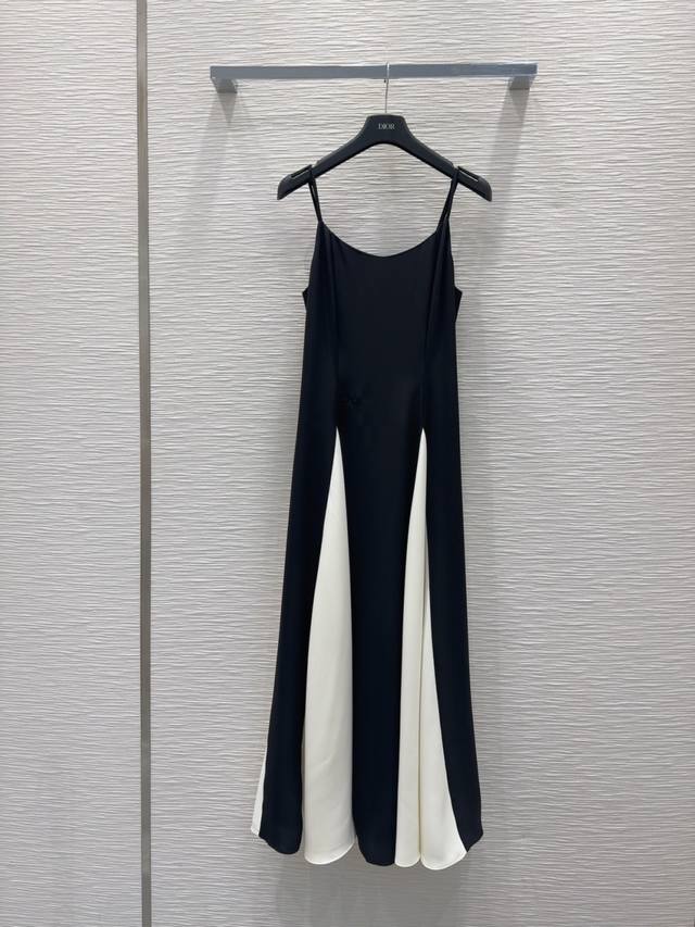 Christian Dio*'s new 2025Ss slip dress is retro, stylish, understated, and luxur