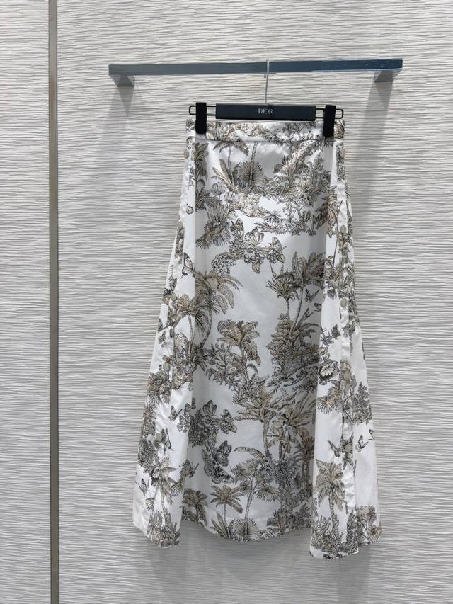 Christian Dio's new 2025Ss skirt is retro, stylish, understated, and luxurious!