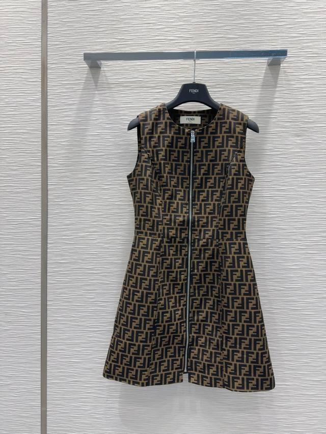 Fend* 2025Ss new vest dress is released at rocket speed! The whole piece is thre
