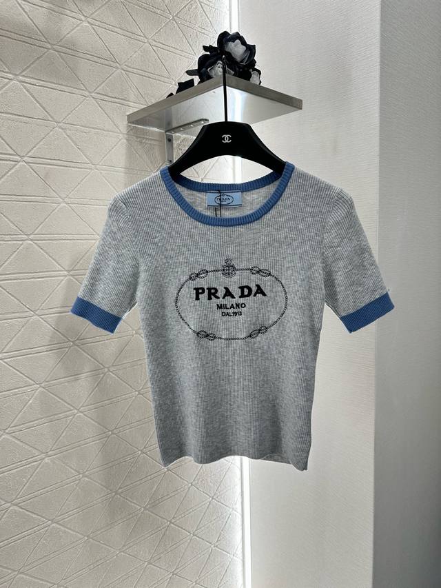 Prad*2025 New Arrival. Knitted short-sleeved top with contrasting embroidery and