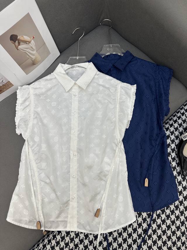 Louis Vuitto* 25Ss new sleeveless shirt with drawstring and pleated design. Fash