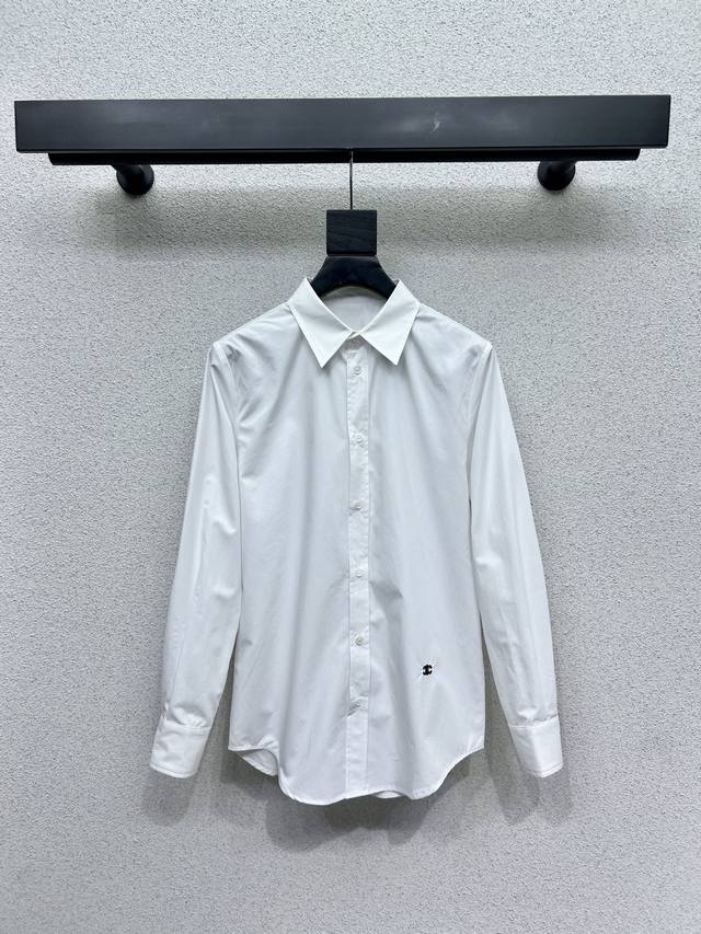 Ce* Embroidered small logo shirt is classic and stylish, perfect for any style.
