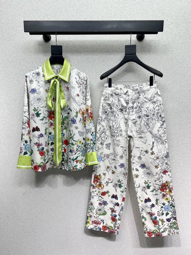 G-brand lace-up printed shirt, custom-made with a lustrous, sleek design, evokin