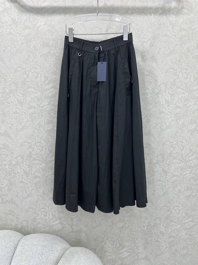 Prad*25 new solid color sun-blocking skirt is stylish and fashionable. Zipper po