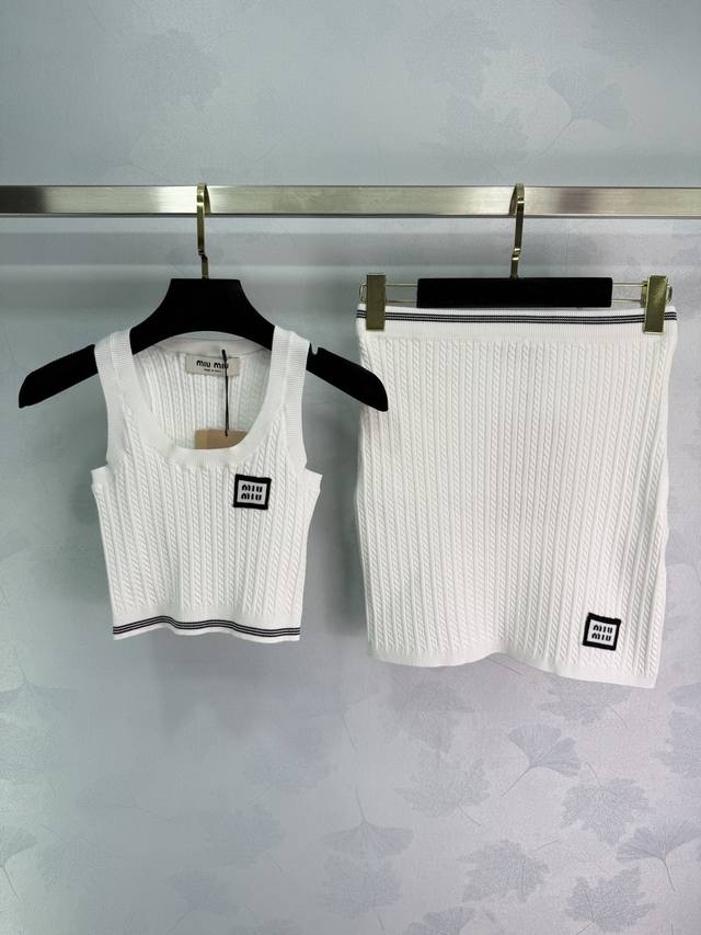 Miumi's latest 2025 Early Fall collection! Striped vest and skirt set! Woven fro