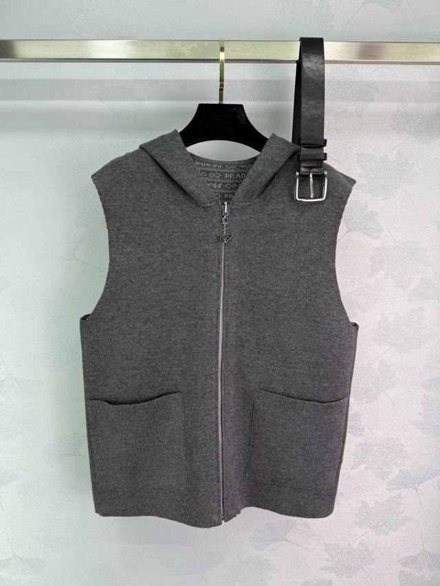 Prad*'s latest Early Fall 2025 collection! This double-knit hooded jacquard logo