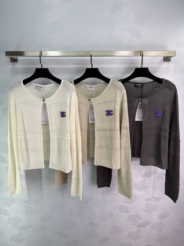 Chane*'s latest 2025 Early Fall collection! This openwork knit long-sleeved card
