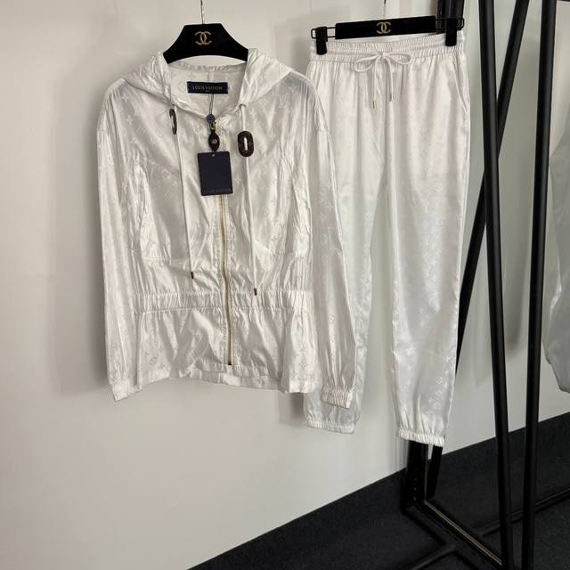Trousers, White, Black, Sml, M Size; Shoulder Width 53, Chest 114, Sleeve Length