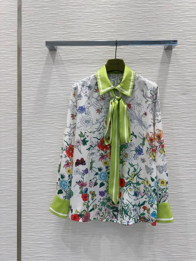 21. S trousers waist 70, hip 97, leg 49, trouser side length 104, shirt 250, tro