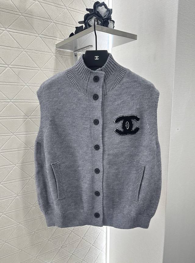 Chane*2025 New Arrival Double C Knitted Vest Custom Woven with Yb Wool Yarn. Sof
