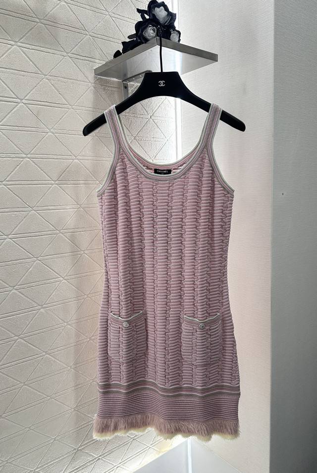Chane*2025 New Arrival: Contrast-Color Knitted Slip Dress. Custom-made with Yb w