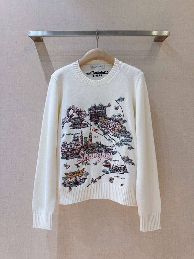 New arrival from Dior. A round-neck knit sweater featuring fine embroidery, exce