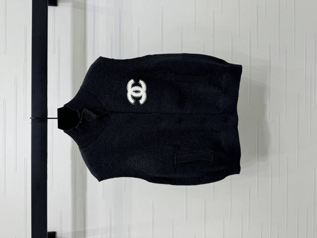 New, original, high-quality Chane* 2025 Early Fall Collection! Double C knitted