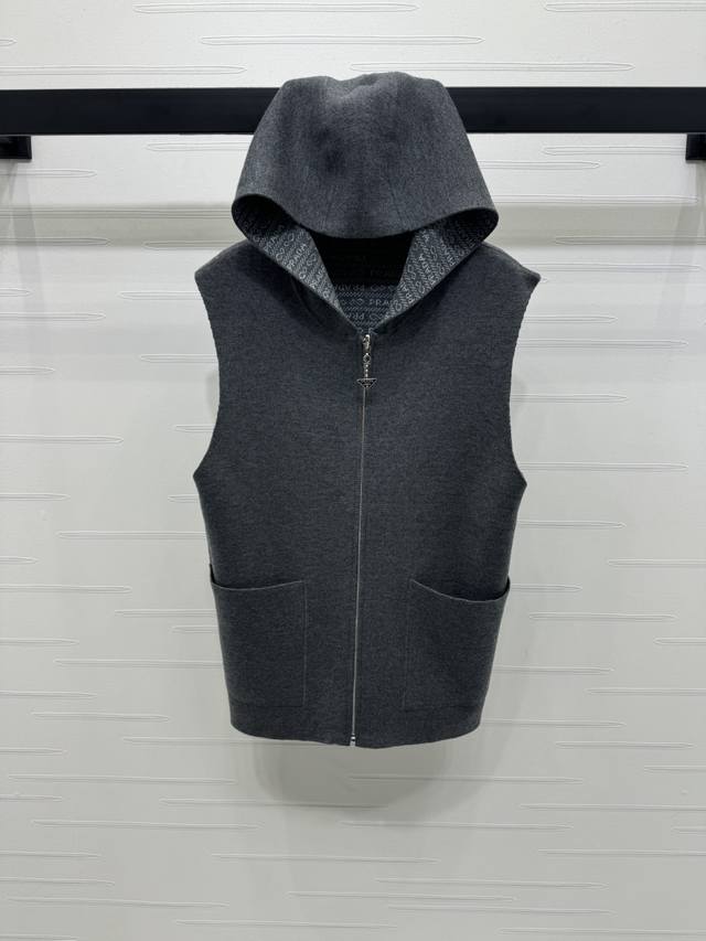 New, original, high-quality Prad* 2025 Early Fall collection! Hooded jacquard lo