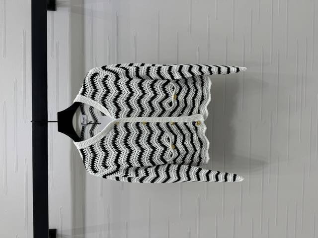 New, original, high-quality Celin* 2025 Early Fall collection! Striped knitted l