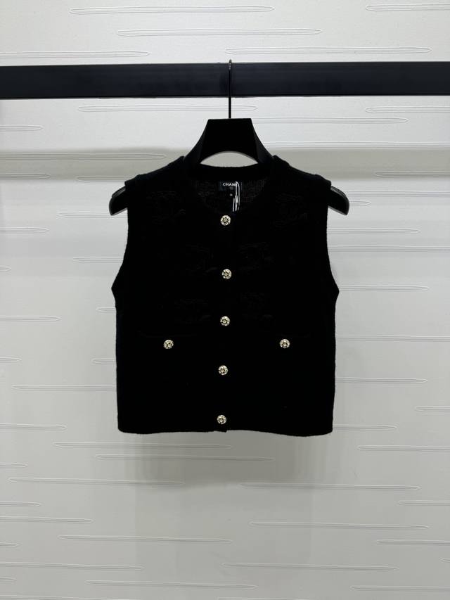New, original, high-quality Chane* 2025 Early Fall Collection! 3D floral knitted